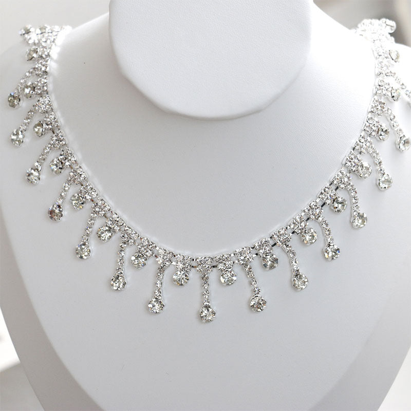 Fashionable And Elegant Women's Silver Tassel Glass Rhinestone Collarbone Chain