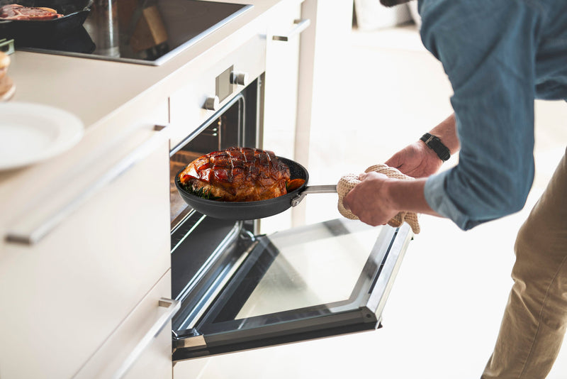 MASTERPAN Nonstick Frypan & Skillet with Chefs Handle, 8" (20cm)