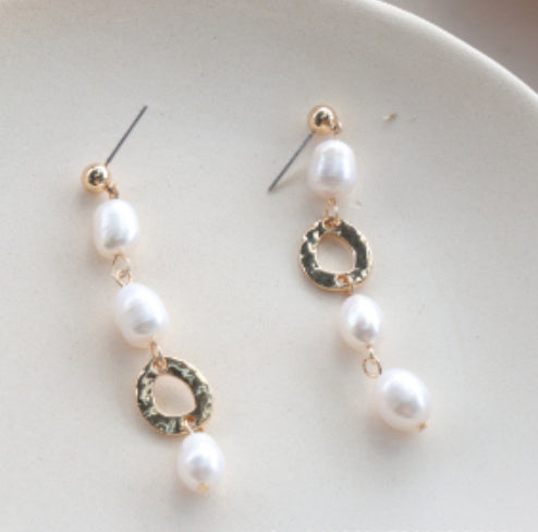 Vintage geometric metal pearl asymmetric earrings design personalized earrings