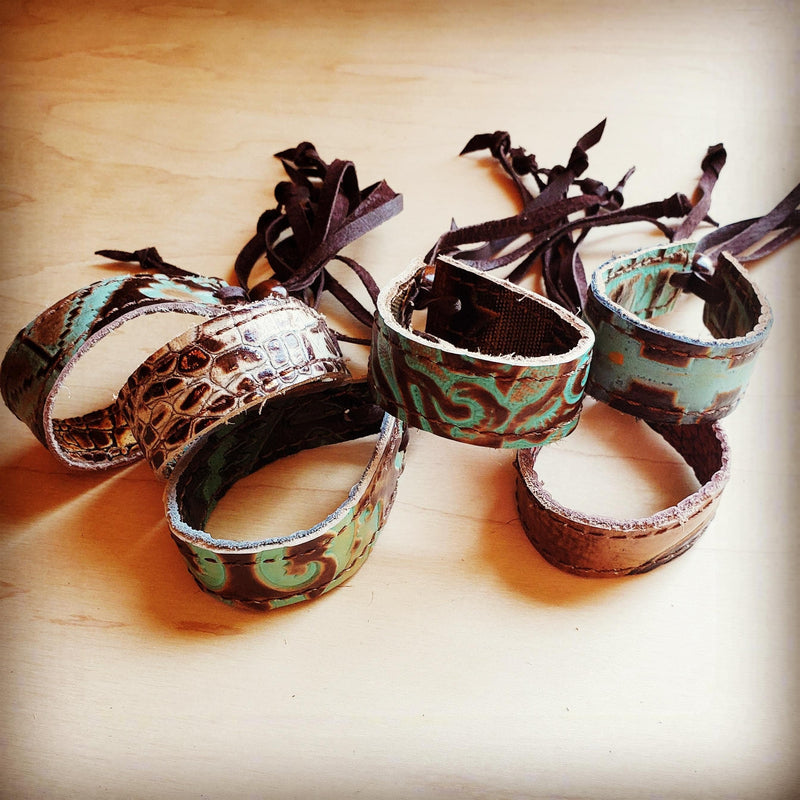 **Narrow Genuine Leather Cuff in Axis Deer Hide Print 001oe