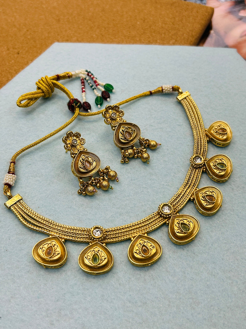 Gold look necklace set
