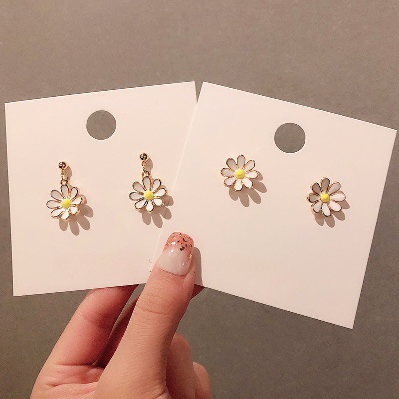 Cute Small Daisy Flower Earrings