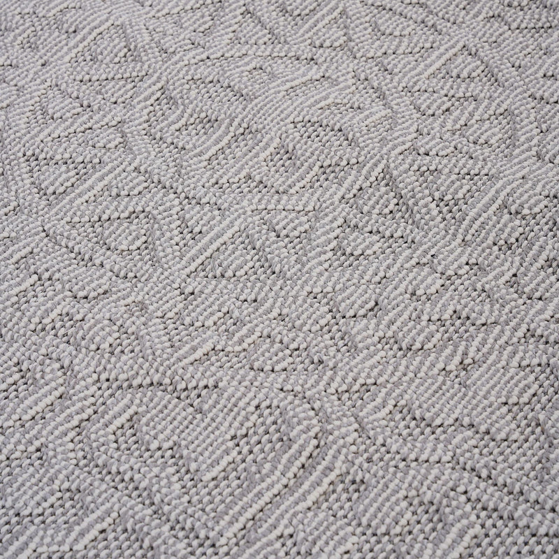 Guros - 6' X 9' Medallion Indoor / Outdoor Area Rug - White / Ivory