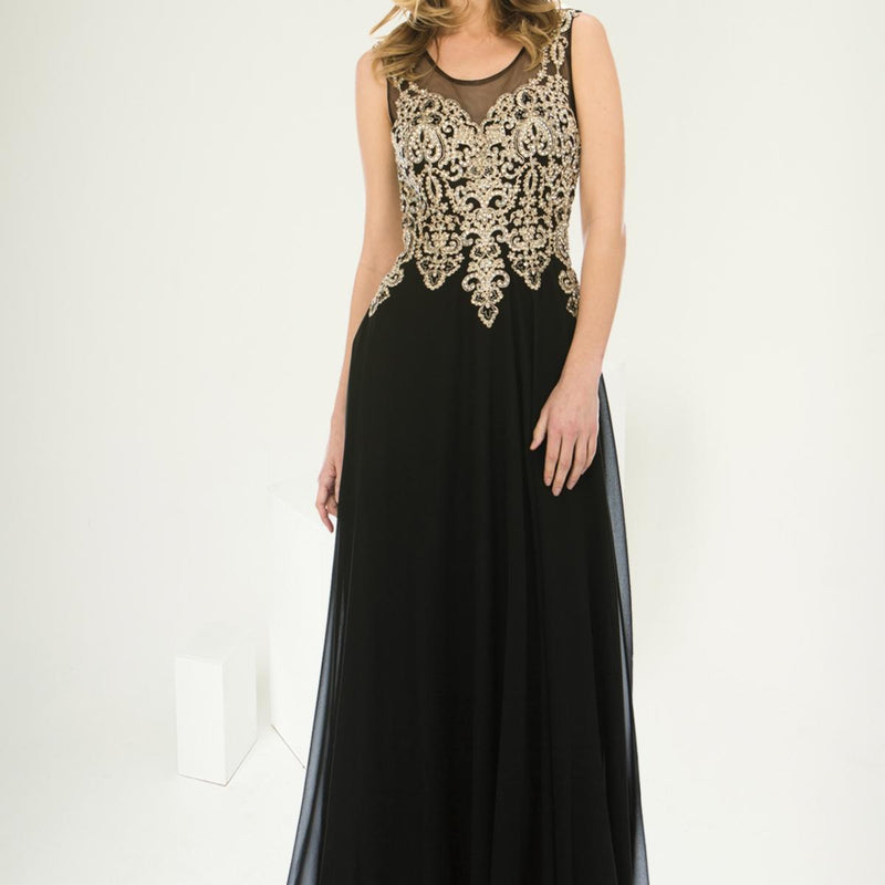 A beautiful gown, off-shoulder, reveals noble air.