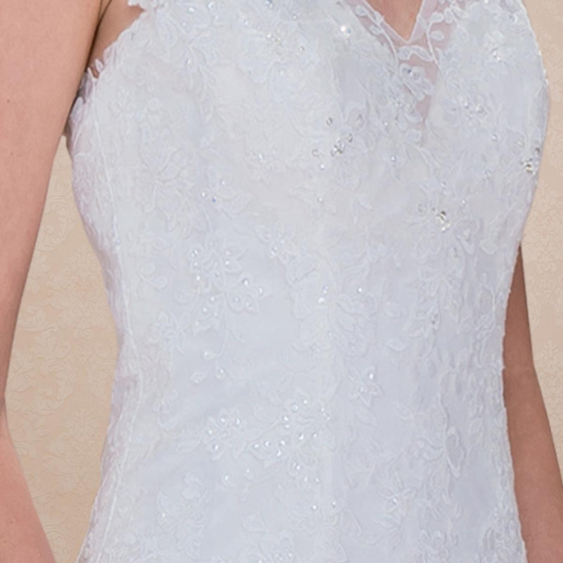 (LIVE 69) A beautiful gown, off-shoulder, reveals noble air.