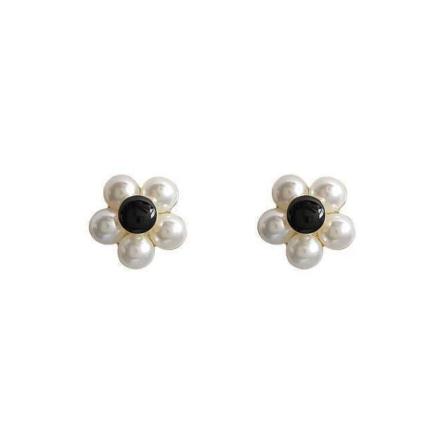 Small Pearl Flower Earring