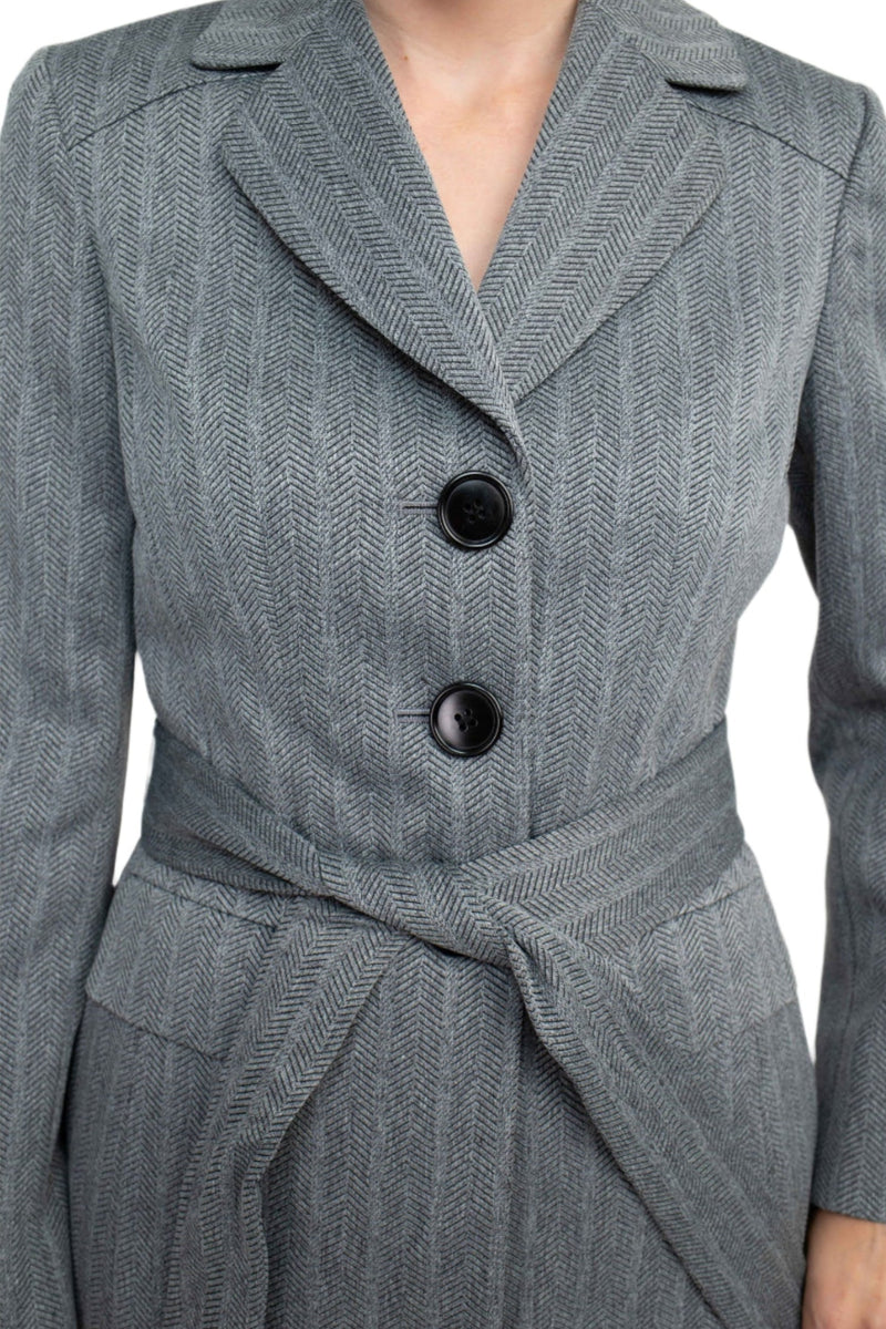 Le Suit Notched Collar 3 Button Tie Waist Flap Pockets Jacket with Button Hook Zipper Closure Pockets Crepe Pants Suit (Two Piece Set)