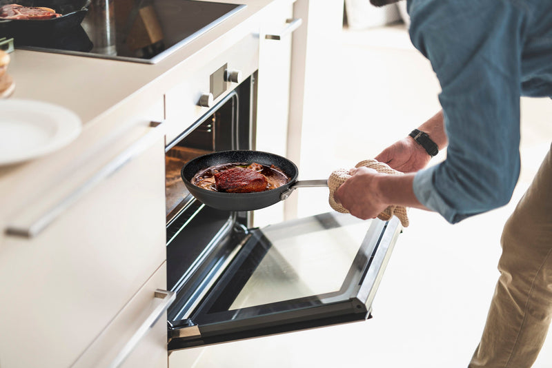 MASTERPAN Nonstick Frypan & Skillet with Chefs Handle, 11" (28cm)