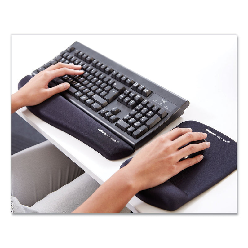Fellowes PlushTouch Mouse Pad with Wrist Rest, 7.25 x 9.37, Black