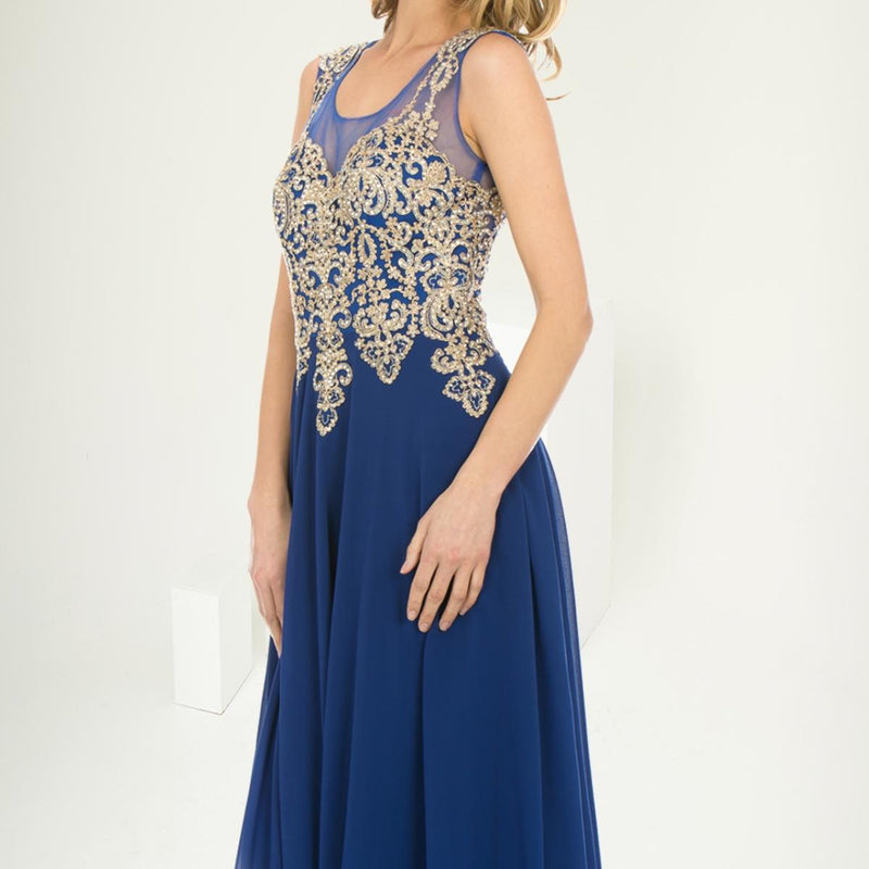 A beautiful gown, off-shoulder, reveals noble air.