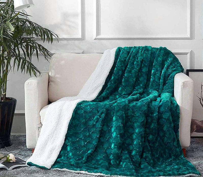 DaDa Bedding Emerald Green Blue Faux Fur Sherpa Throw Blanket