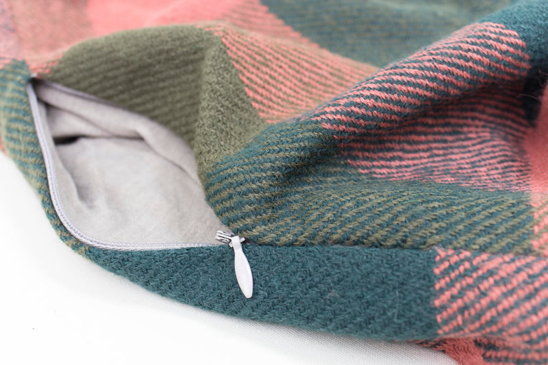 stylesilove Winter Plaid Infinity Scarf with Hidden Zipper Pocket Fashion Travel Scarf for Women and Men
