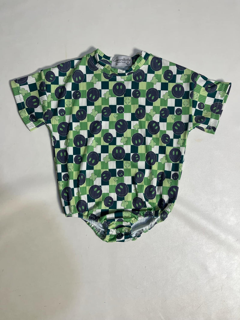 Ribbed smiley clover bubble