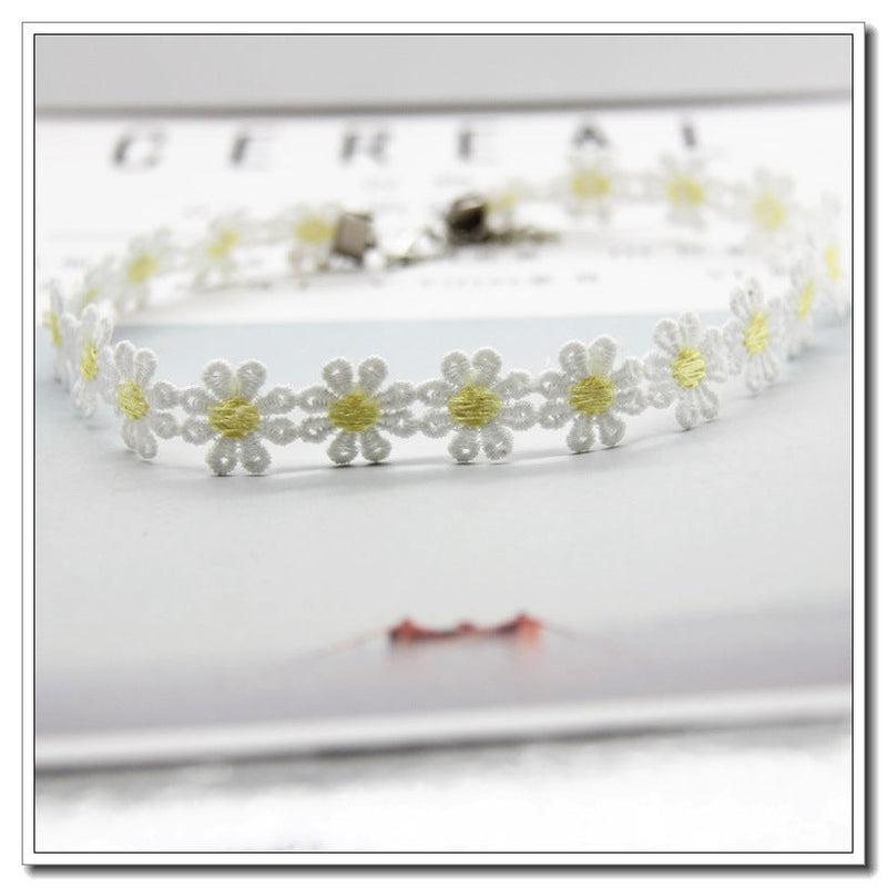Daisy Flower Choker Necklace