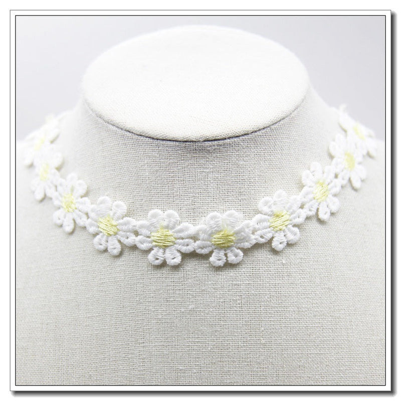 Daisy Flower Choker Necklace