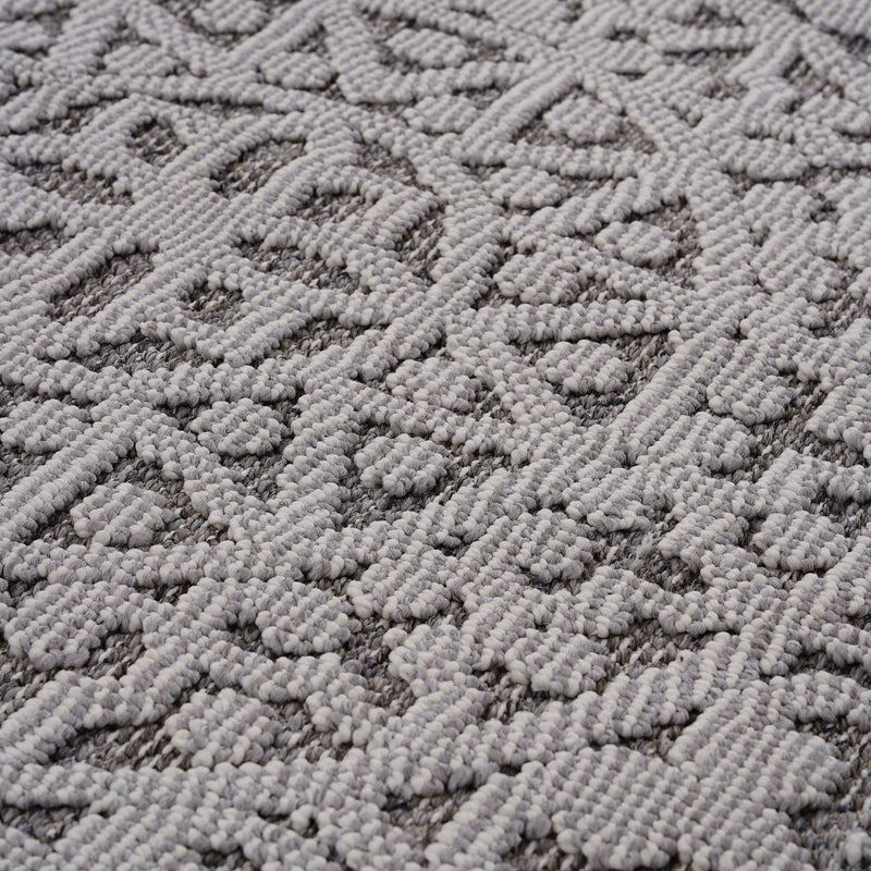Guros - 8' X 10' Medallion Indoor / Outdoor Area Rug - Gray / White