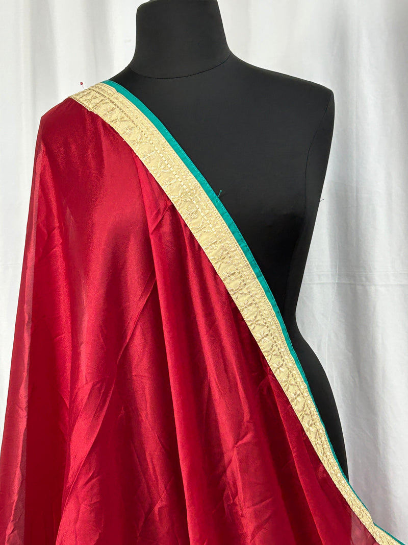 Maroon dupatta: chiffon