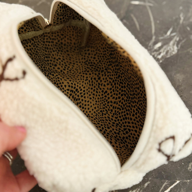 Bouclé Bow Cosmetic Case – Soft Structured Makeup Pouch for Travel or Daily Essentials