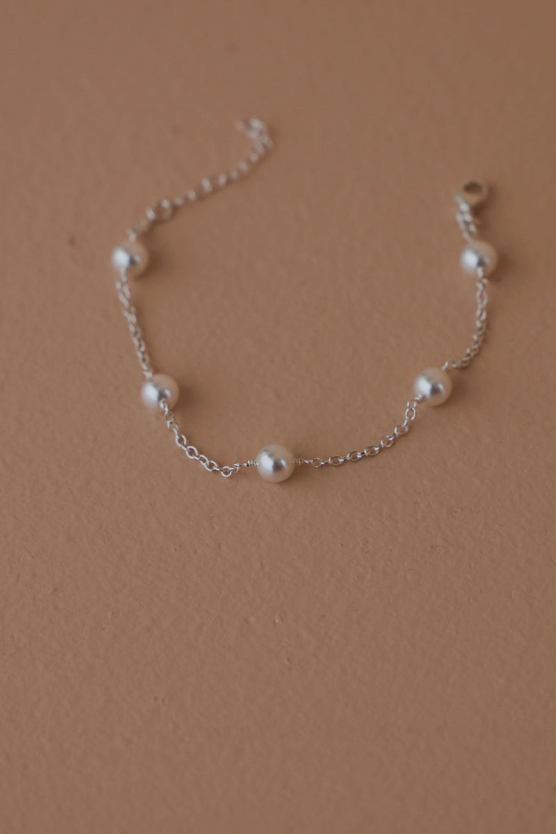 SILVER PEARL STATION BRACELET