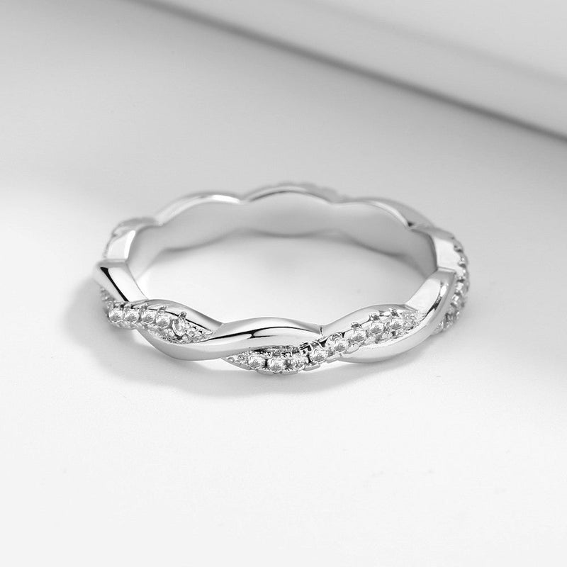 18K Gold Crossover Ring