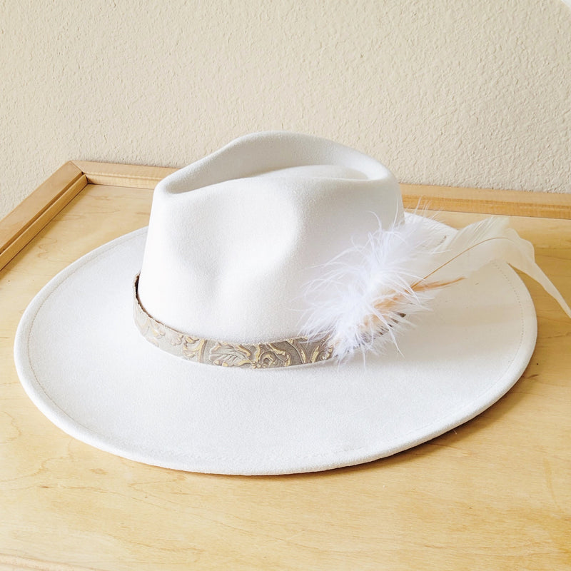 Gilded Cowboy Leather Hat Band w/ Feather Accents 952i