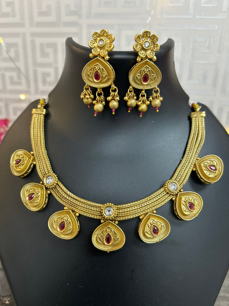 Antique gold finish necklace set
