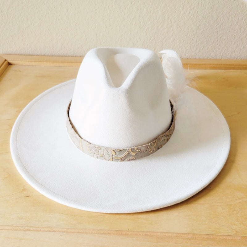Gilded Cowboy Leather Hat Band w/ Feather Accents 952i