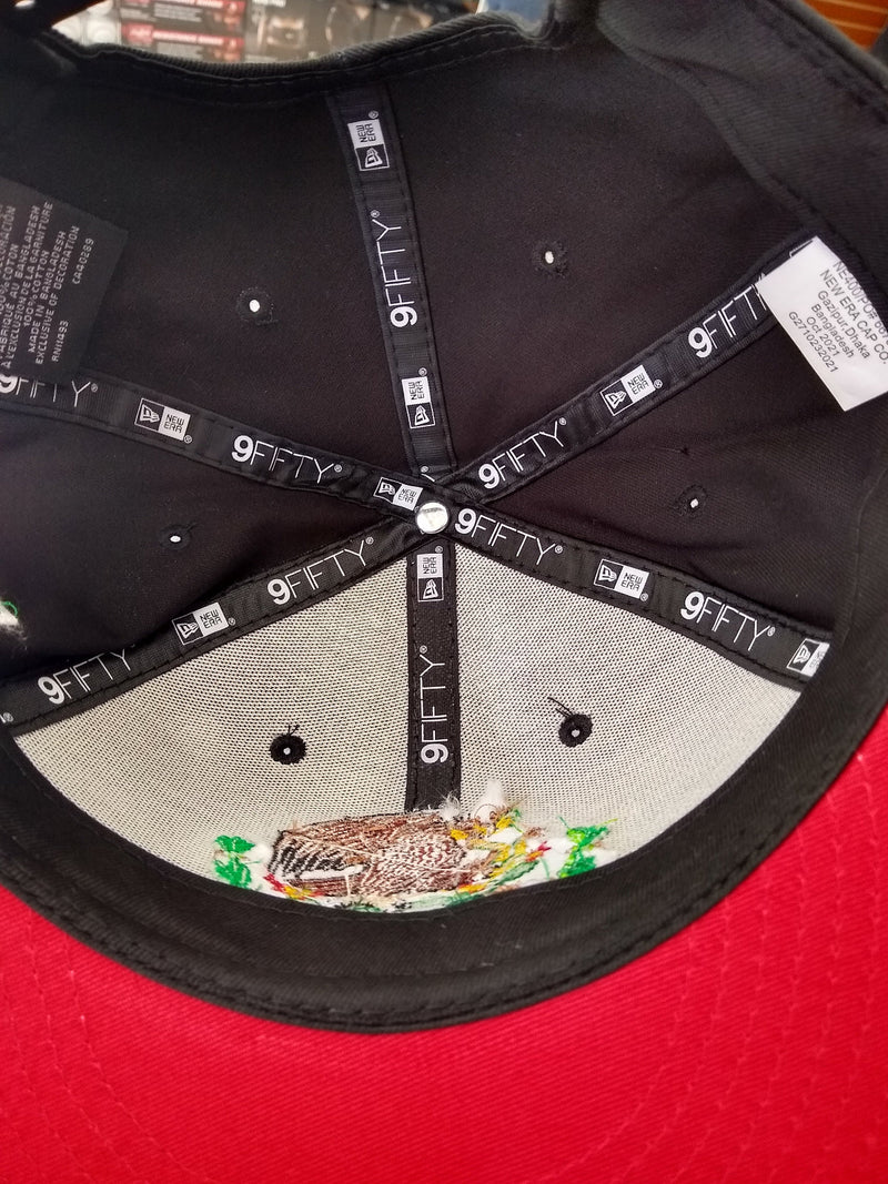 Embroidered Shield and flag SnapBack Mexico Black - Red Hat