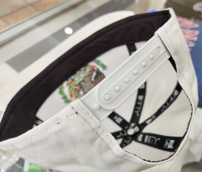 Embroidered Shield and flag SnapBack Mexico New Era White Hat