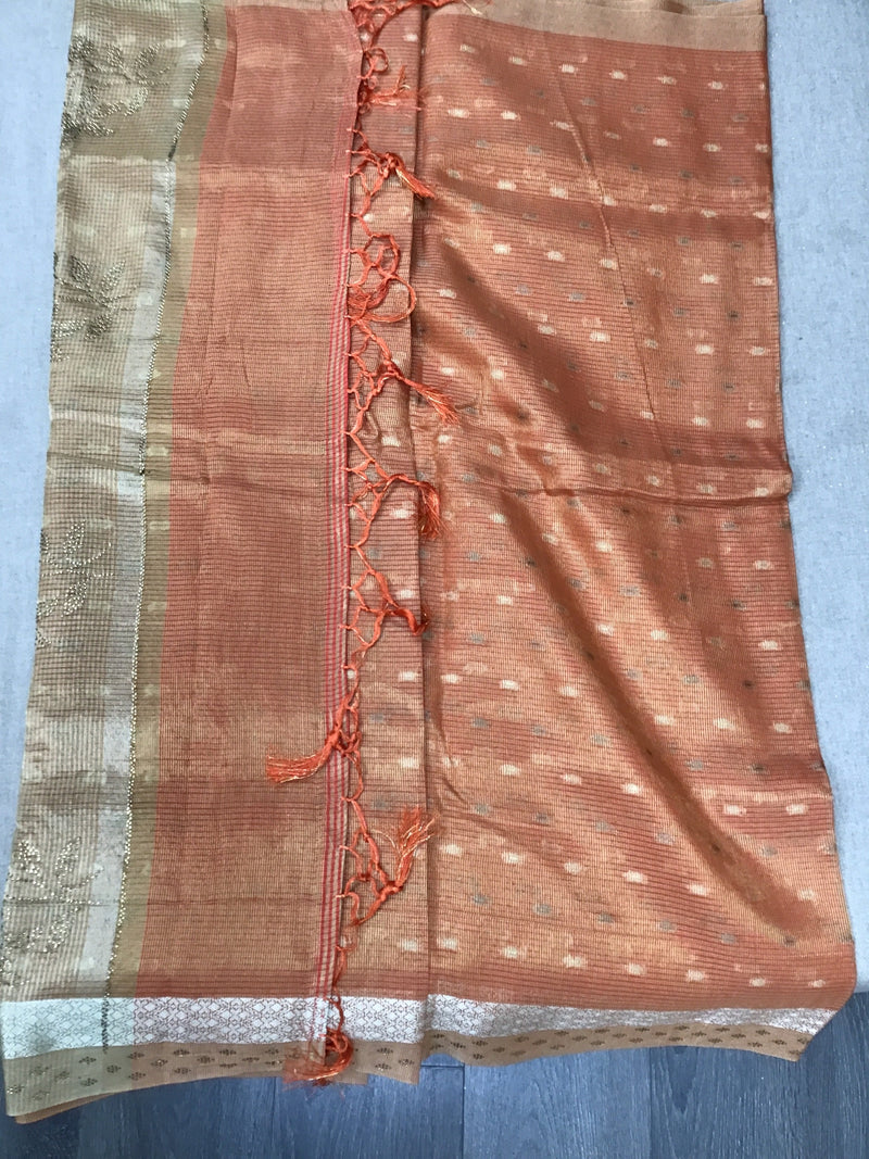 Soft tissue saree