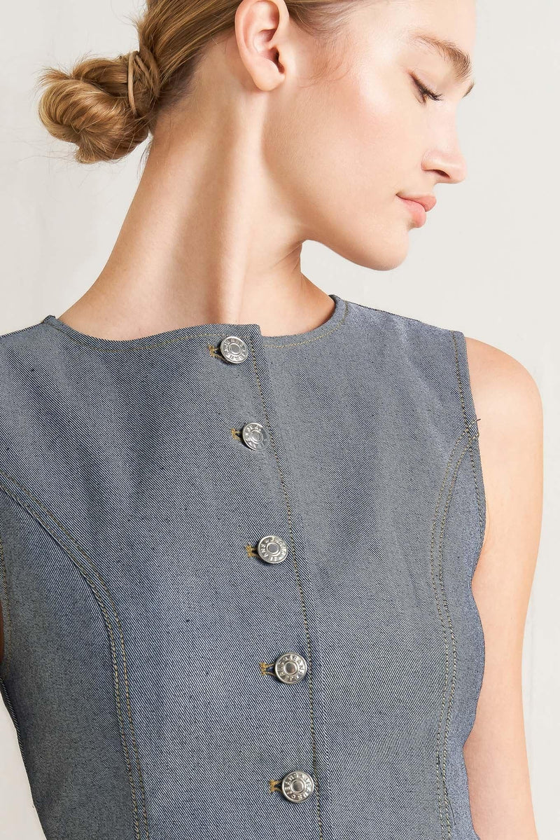 CONFIDENTLY COOL TAILORED WOVEN VEST