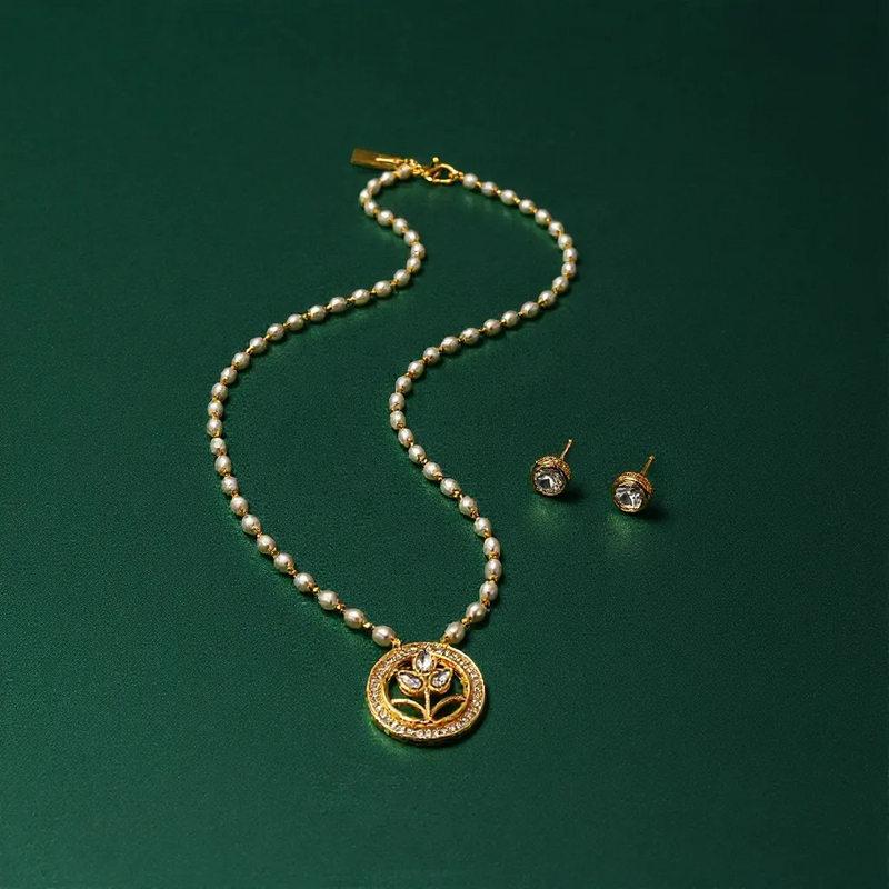 Lightweight pearl Kundan set
