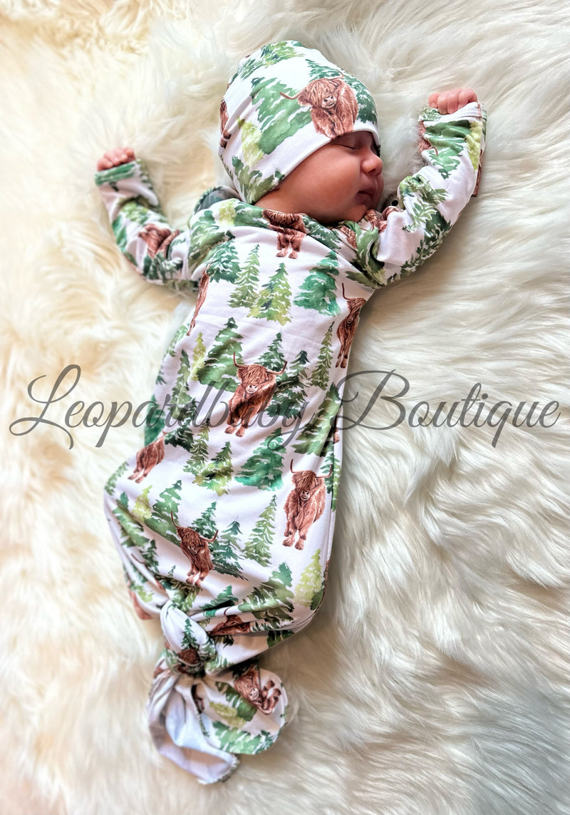 Highland Forrest knotted gown and hat set