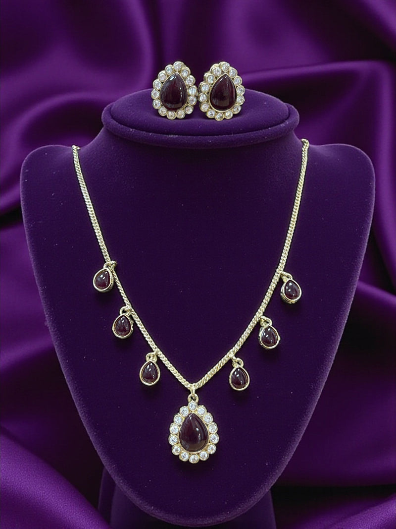 Necklace set with maroon stones