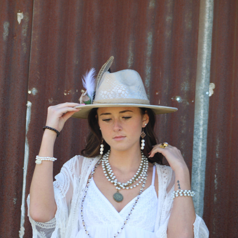 **Long Mother-of-Pearl Cross Necklace 259p