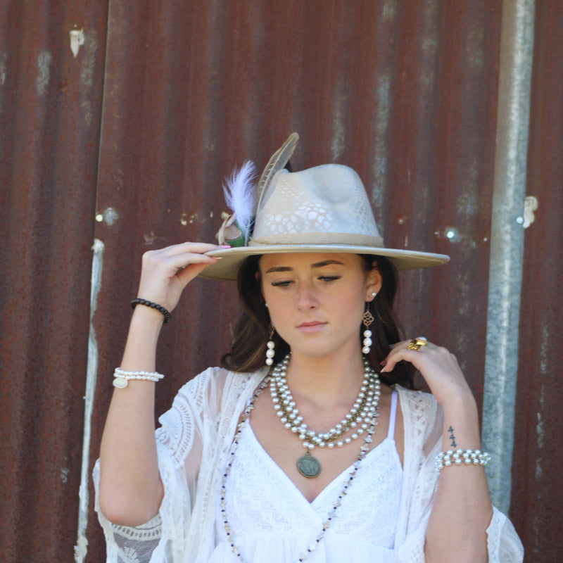 Freshwater Pearl Bracelet with Matte Gold Coin 804m