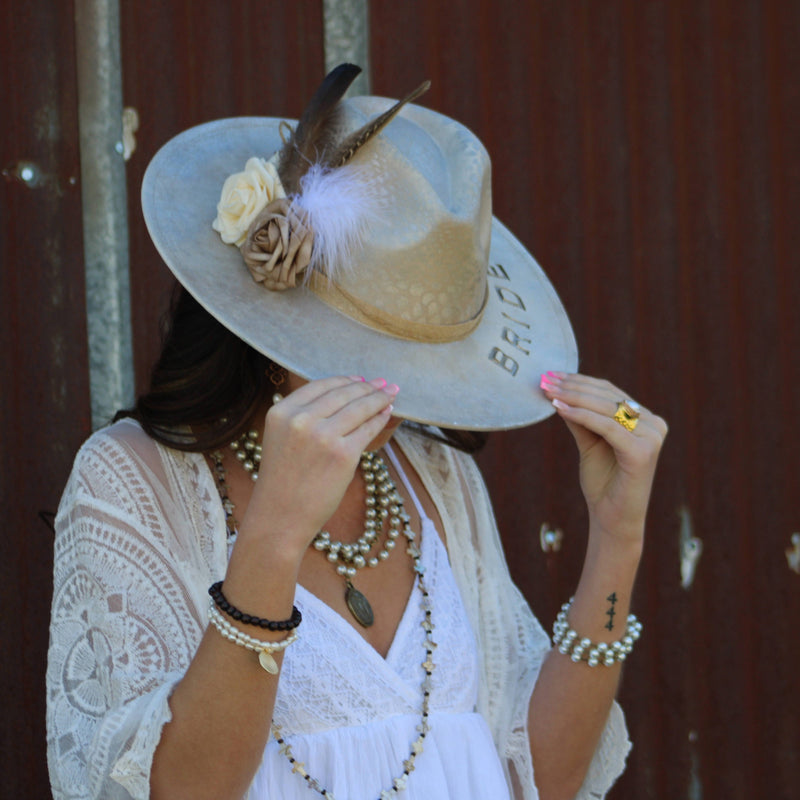 Freshwater Pearl Bracelet with Matte Gold Coin 804m