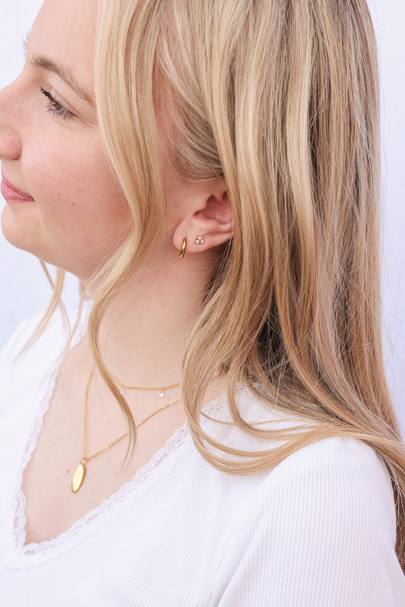 Pearl Trio Flat Back Stud