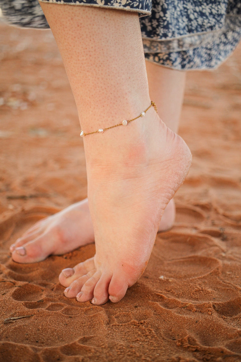 Evelynn Anklet in Freshwater Pearl