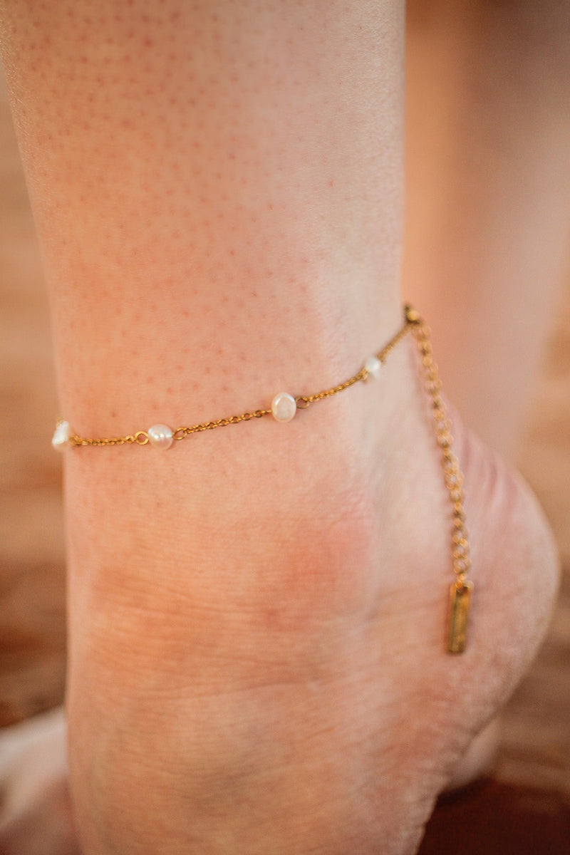Evelynn Anklet in Freshwater Pearl