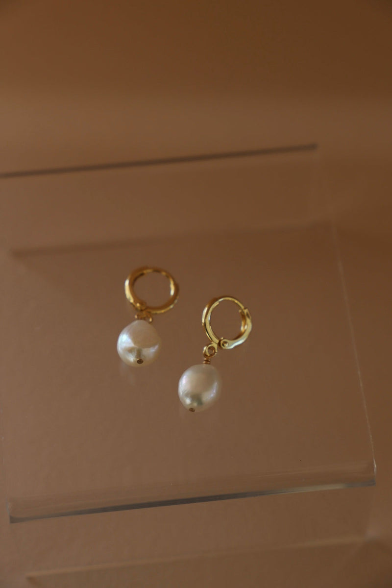 KESHI PEARL NUGGET HUGGIES