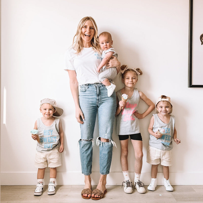 LMSS X JENN HALLAK - Hey Mama Hey (Pocket Design) - Unisex Tee