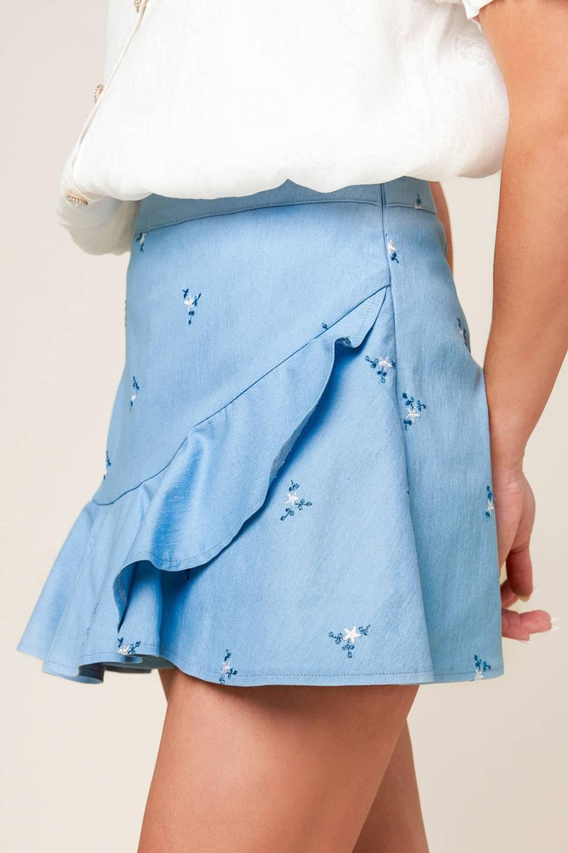 MOMENT OF CLARITY LIGHT INDIGO WOVEN SKORT