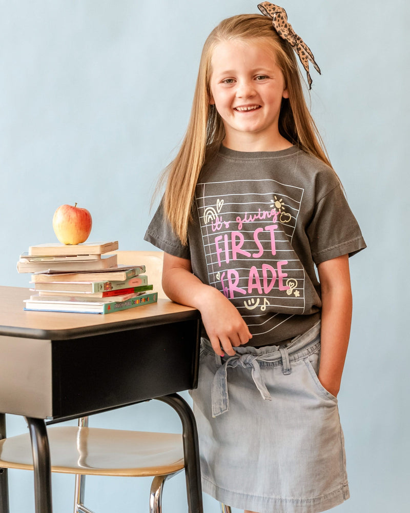 It's Giving (Choose Your Grade) - YOUTH Comfort Colors Tee