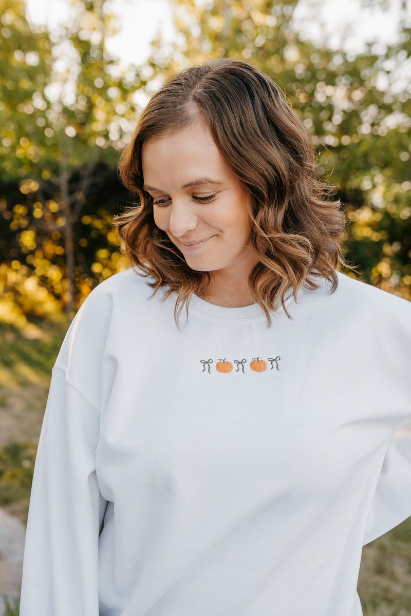 Embroidered BASIC Fleece - Pumpkins and Bows (center)