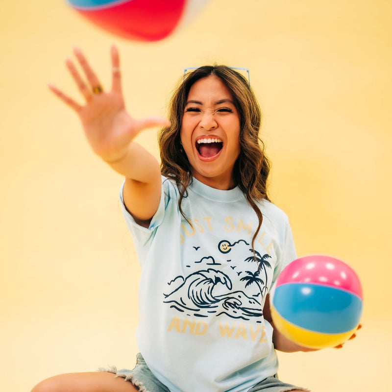 Smile And Wave - Comfort Colors Tee