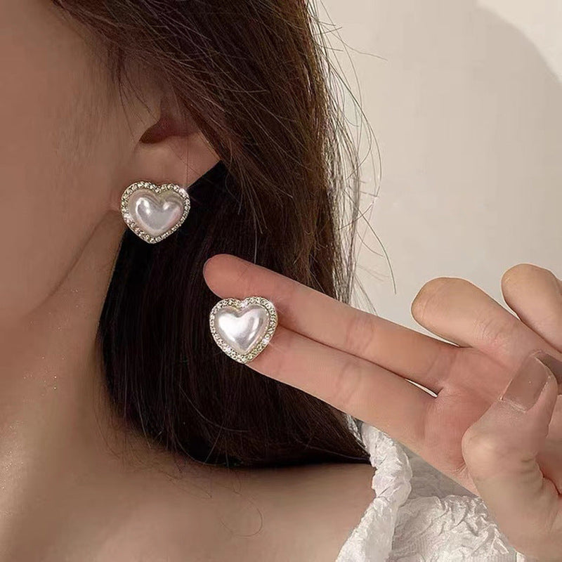 Romantic Elegant Heart Pearl Stud Earrings