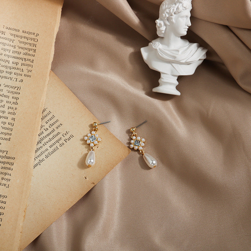 Rhinestone Flower Pearl Stud Earring
