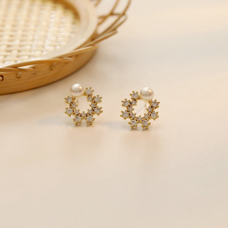 Elegant Hollowing Snowflake Pearl Stud Earrings