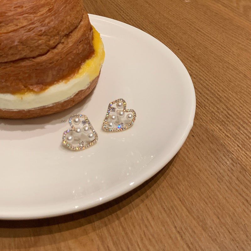 Pearl Hollowed Out Heart Earrings